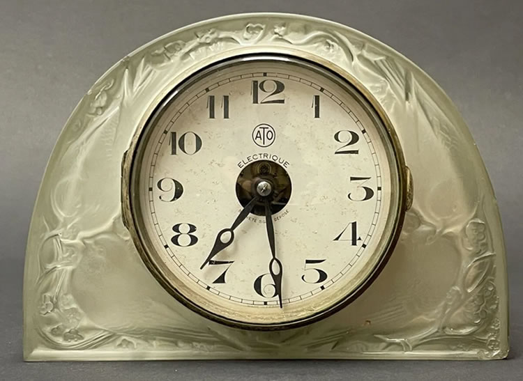 R. Lalique Moineaux Clock