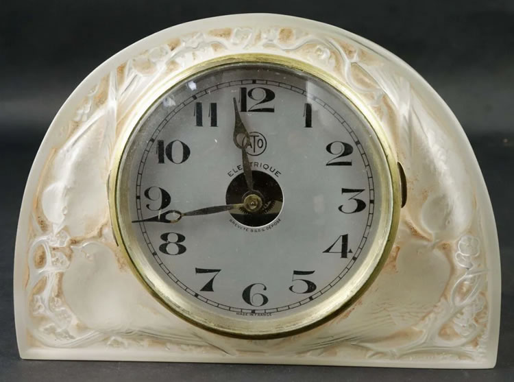 R. Lalique Moineaux Clock