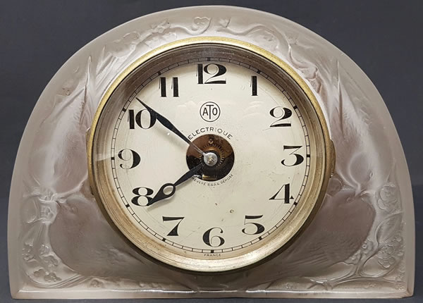 R. Lalique Moineaux Clock