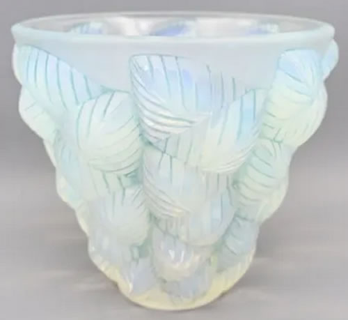 R. Lalique Moissac Vase