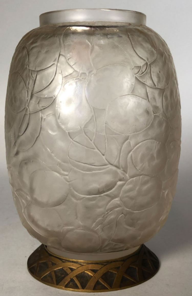 R. Lalique Monnaie Du Pape Vase
