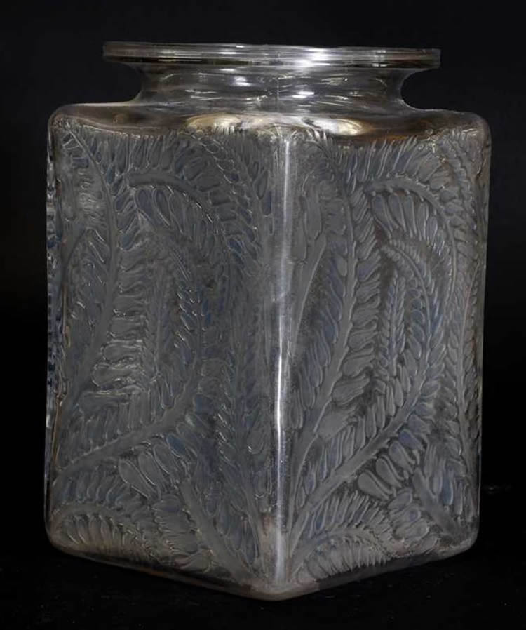 R. Lalique Myrrhis Vase