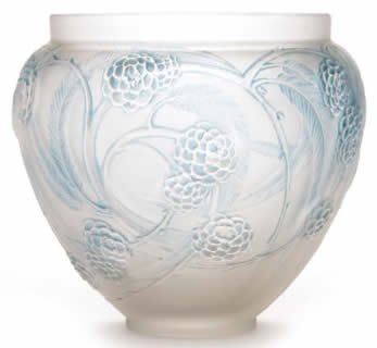 R. Lalique Nefliers Vase
