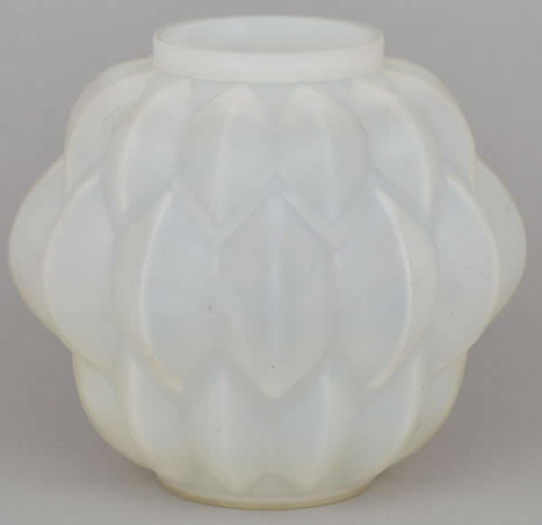 R. Lalique Nivernais Vase