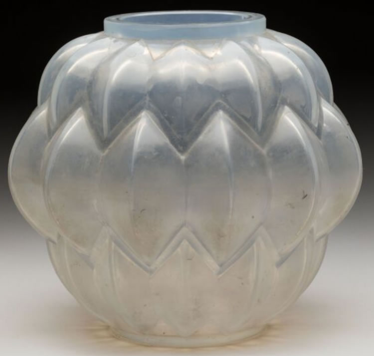 R. Lalique Nivernais Vase