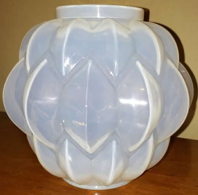 R. Lalique Nivernais Vase
