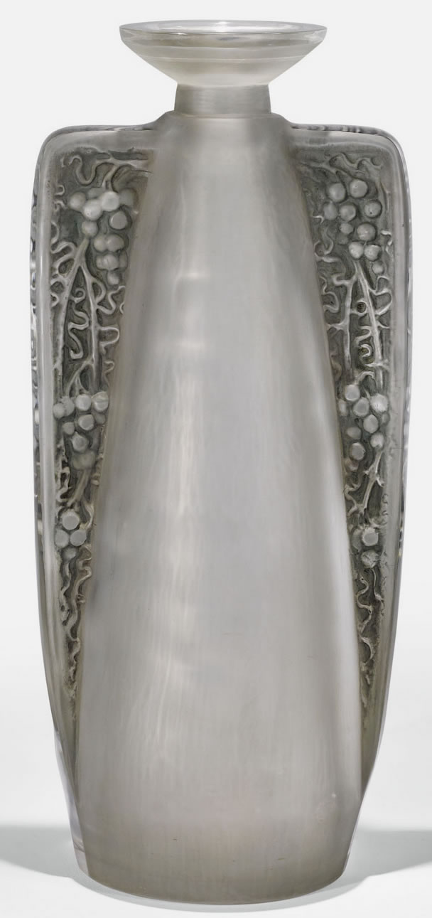 R. Lalique Oreilles Gravees Decanter