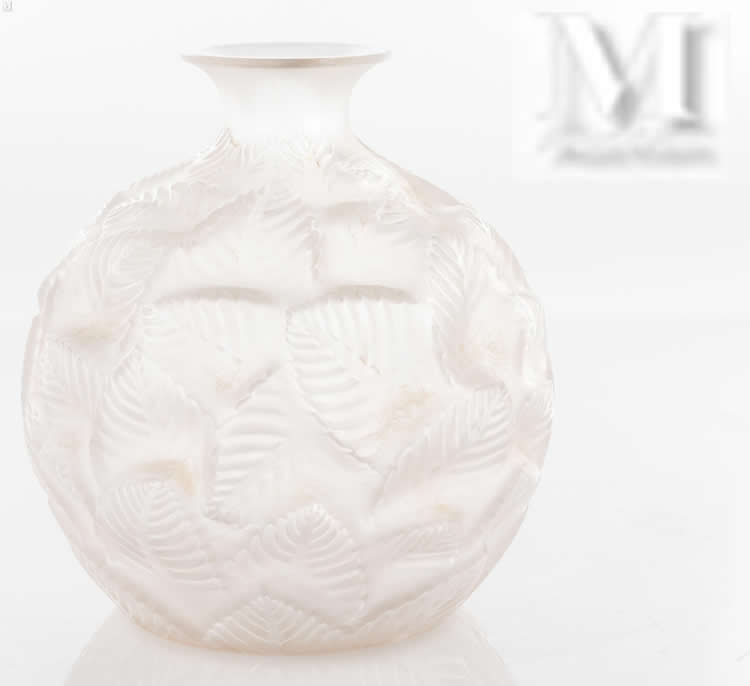 R. Lalique Ormeaux Vase