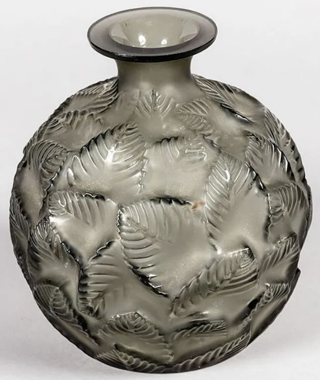 R. Lalique Ormeaux Vase