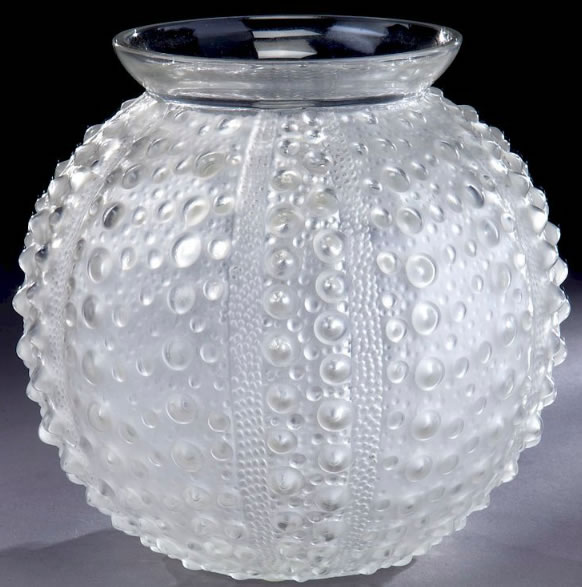 R. Lalique Oursin Vase