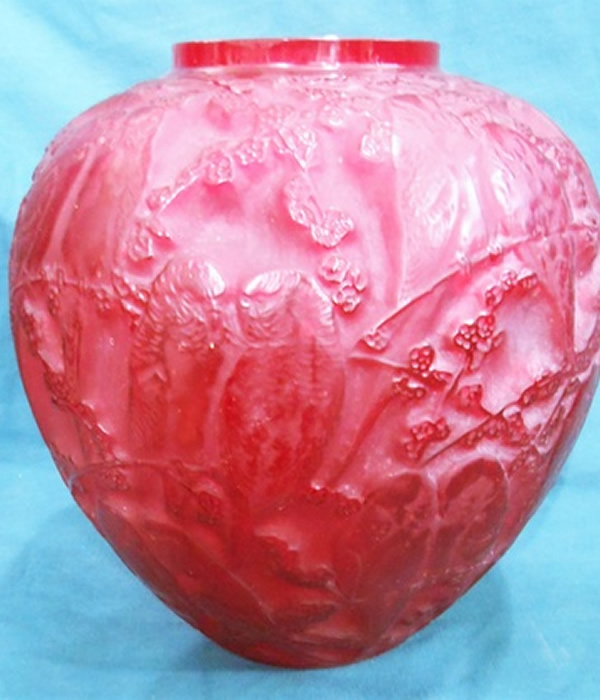 R. Lalique Perruches Vase