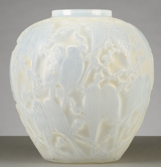 R. Lalique Perruches Vase