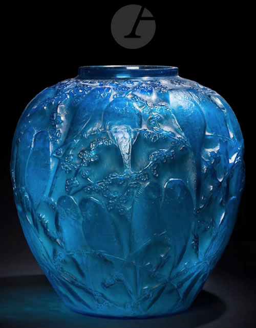 R. Lalique Perruches Vase
