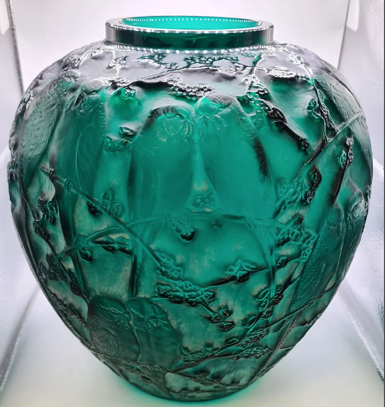 R. Lalique Perruches Vase