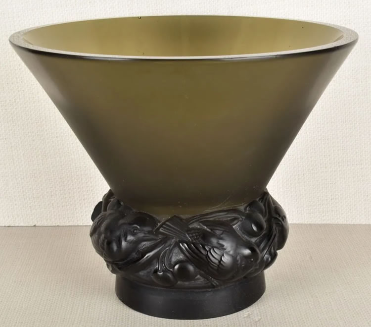 R. Lalique Pinsons Vase