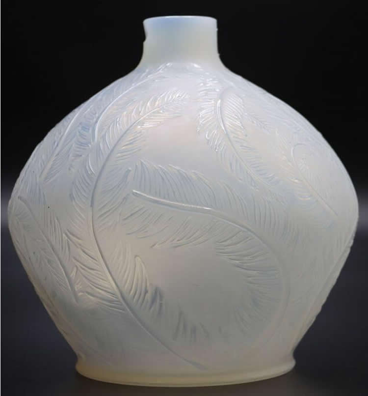 R. Lalique Plumes Vase