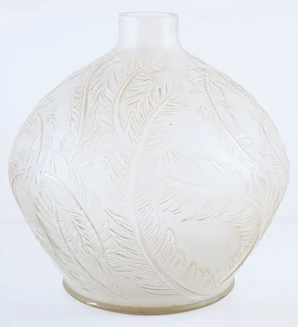 R. Lalique Plumes Vase