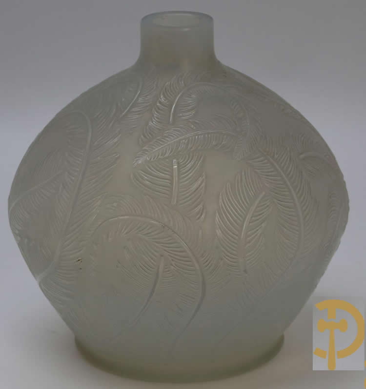 R. Lalique Plumes Vase