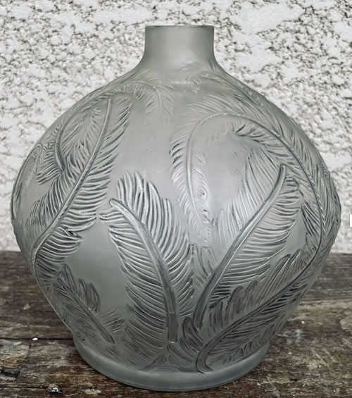 R. Lalique Plumes Vase