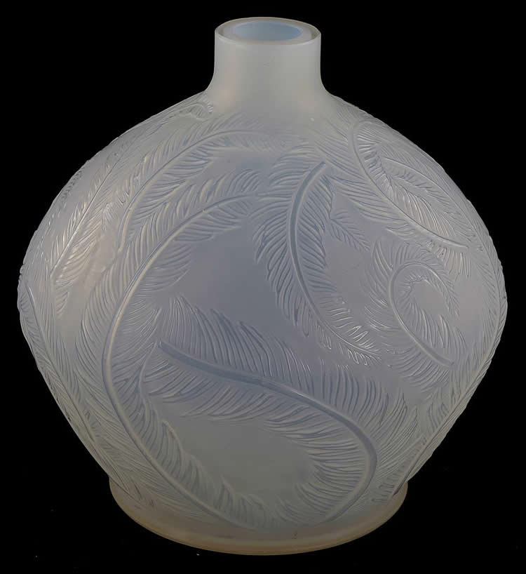 R. Lalique Plumes Vase