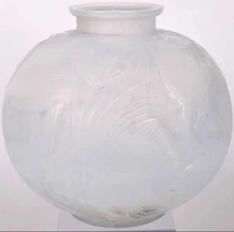 R. Lalique Poissons Vase