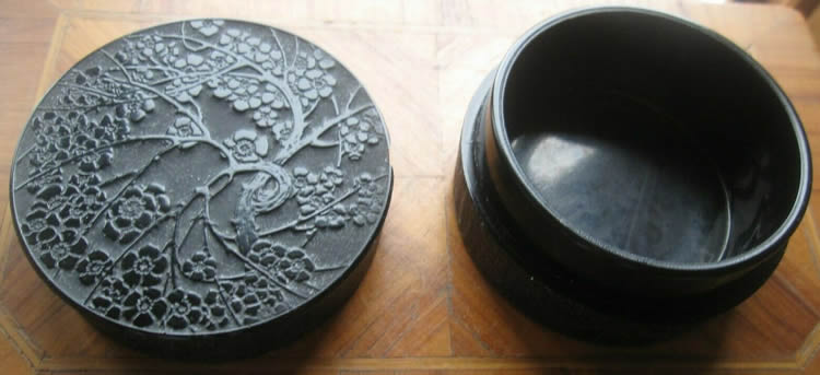 R. Lalique Pommier Du Japon Arys Box