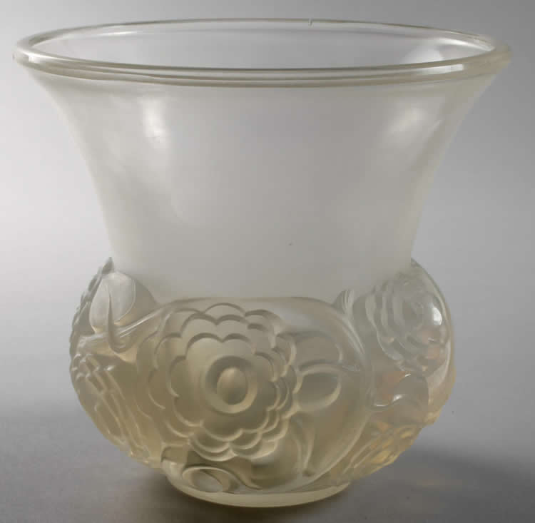R. Lalique Renoncules Vase