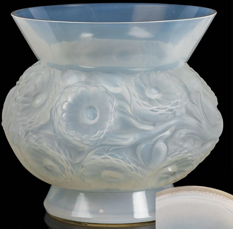 R. Lalique Soucis Vase