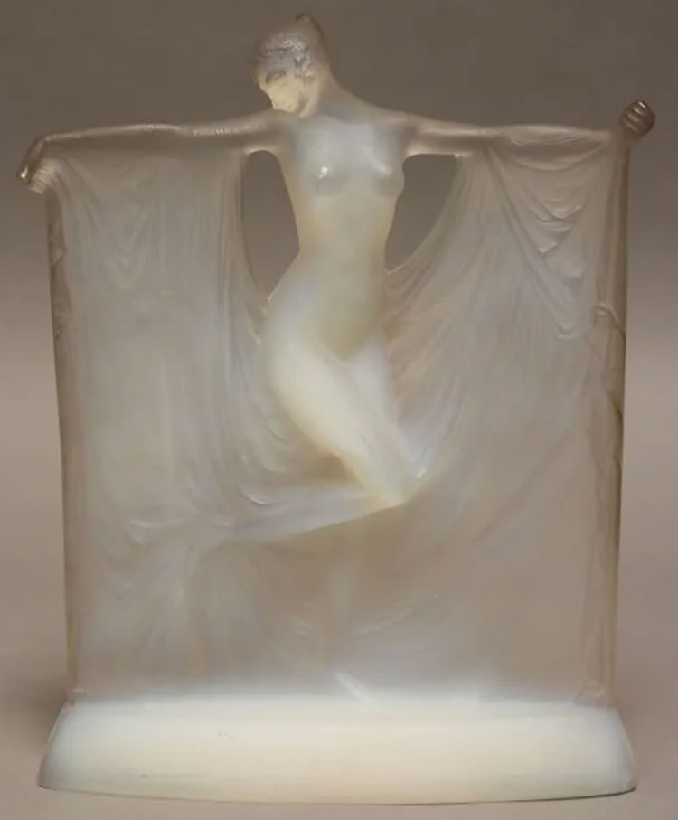 R. Lalique Suzanne Statue