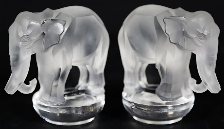 R. Lalique Toby Paperweight