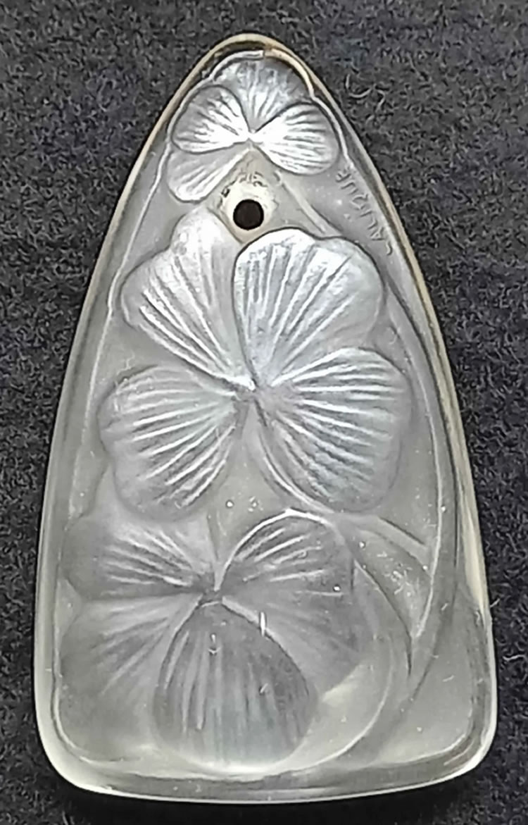 R. Lalique Trefles Pendant