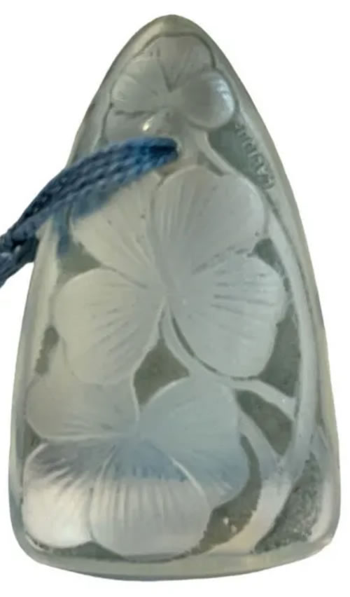 R. Lalique Trefles Pendant