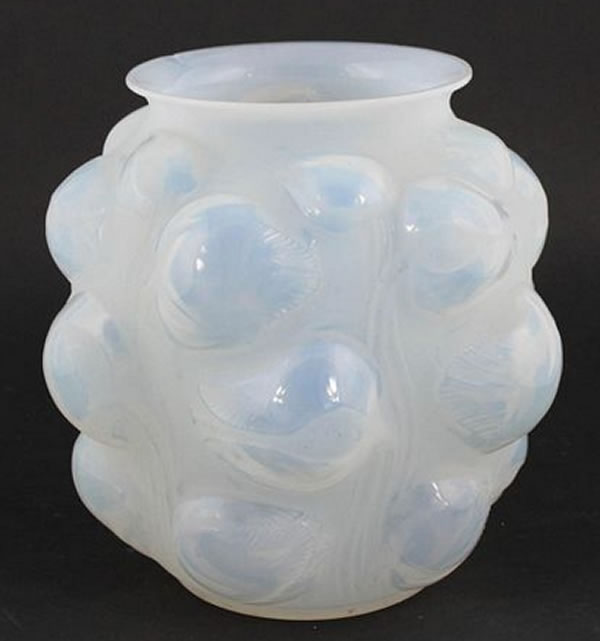 R. Lalique Tulipes Vase