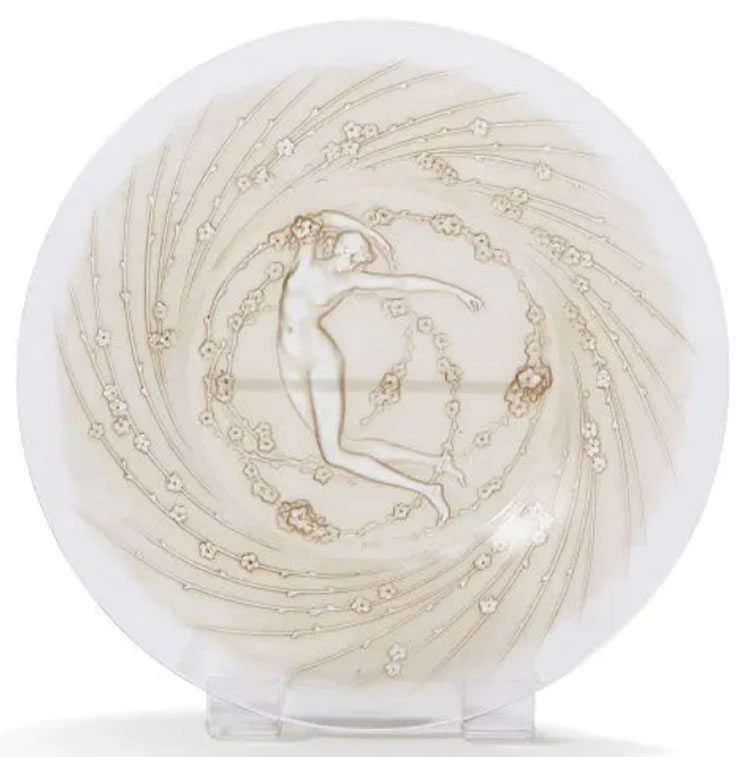 R. Lalique Une Figurine et Fleurs Plate