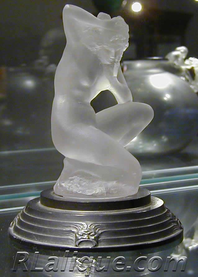 Rene Lalique Motif Decoratif Sirene Bouchon et Masques Bakelite Base